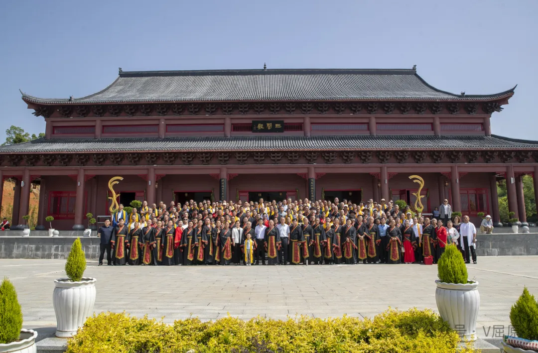 端午源头思屈子 河泊潭上诵离骚——湘鄂两地屈子诗词吟诵会暨民间祭祀屈原典礼成功举办