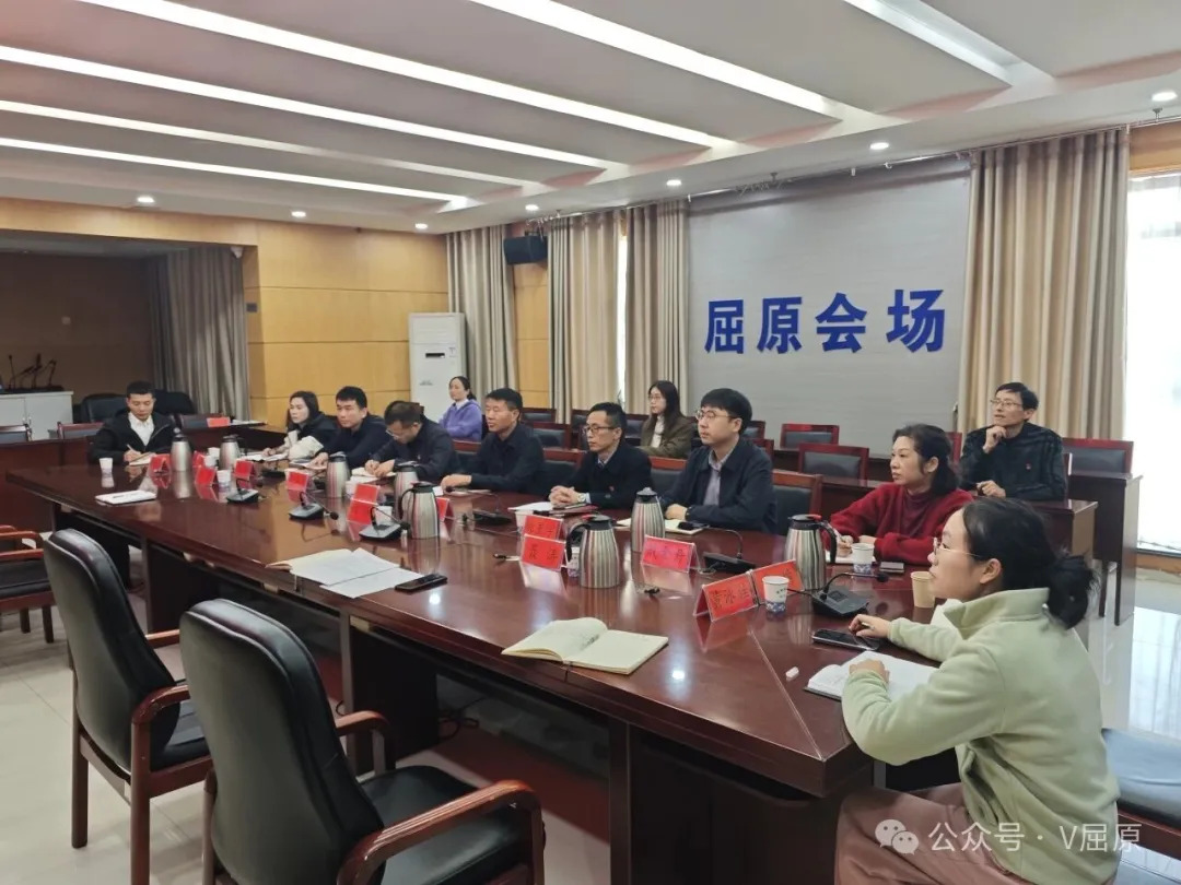 区党委管委办公室开展11月份党日活动