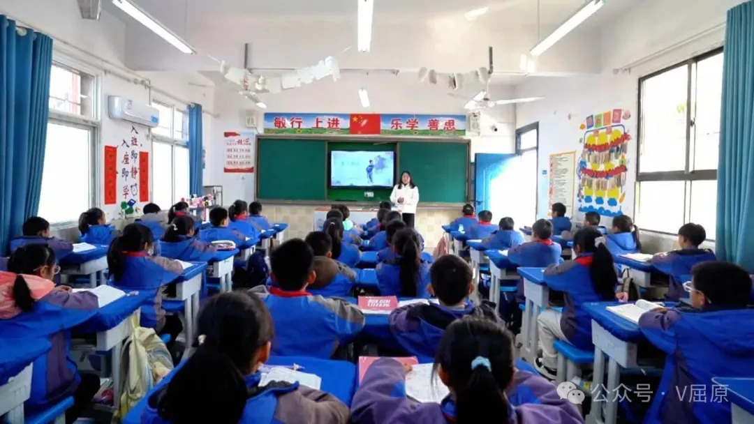 三尺讲台践初心 一片丹心育桃李——屈原二小教师 周红霞