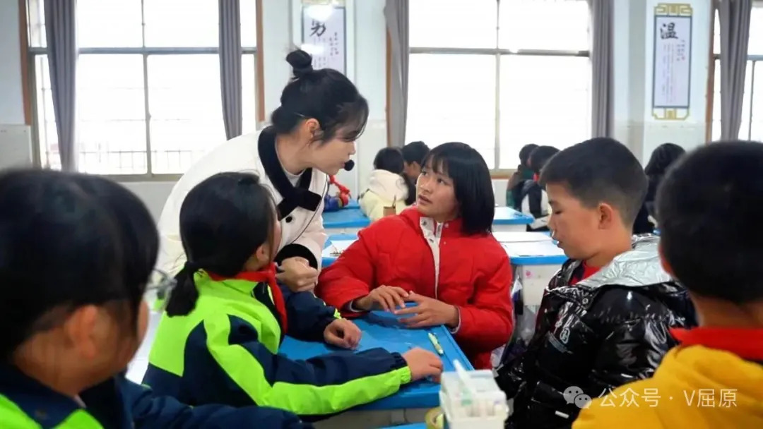 微光成炬 向新而行——凤凰乡学校教师 曹欢