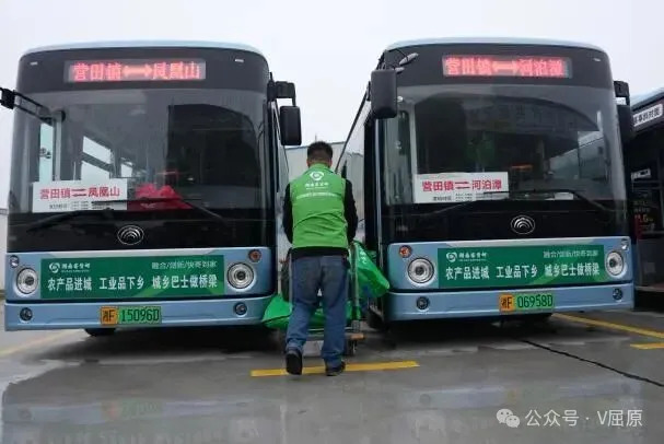 抬脚上公交 快递寄到村 屈原管理区客货邮融合发展见实效