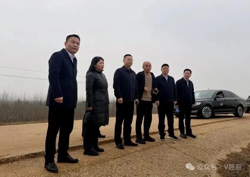 陈阁辉来屈原管理区调研农业、水利工作