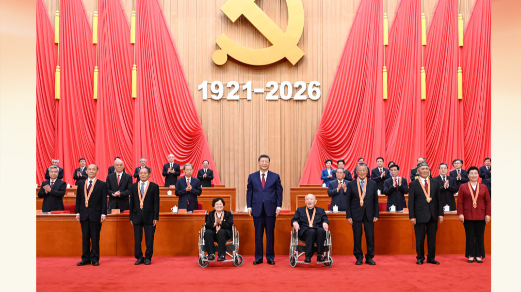时政微观察丨致敬英雄 接续奋斗